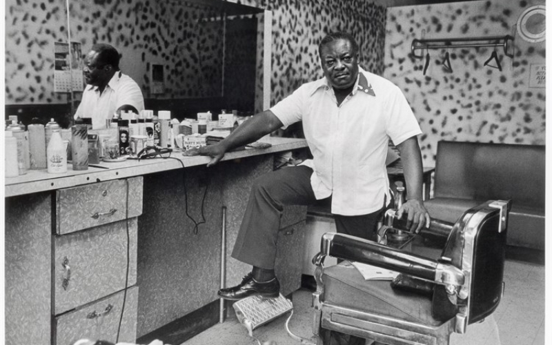 Dawoud Bey, Deas McNeill, The Barber, 1976.